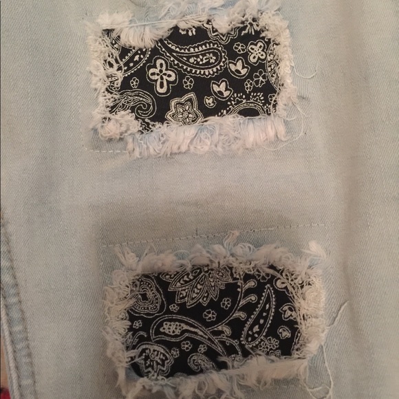 Bandanna Patched Jeans - Picture 3 of 13